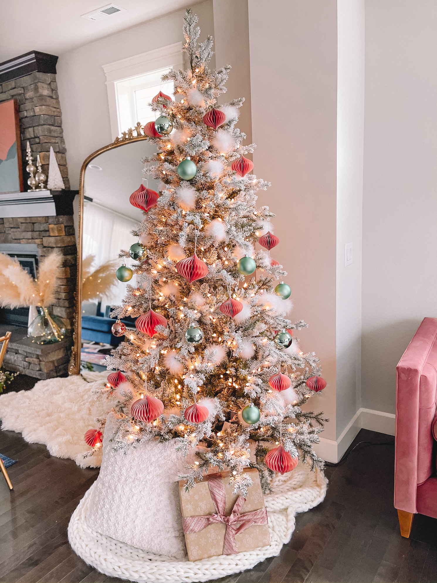 Better Homes And Gardens Christmas Decorating Ideas / 12 Holiday Decoration Themes For Your Home Better Homes And Gardens Real Estate Life - From elegant christmas trees, to tables & wreaths for door decoration.